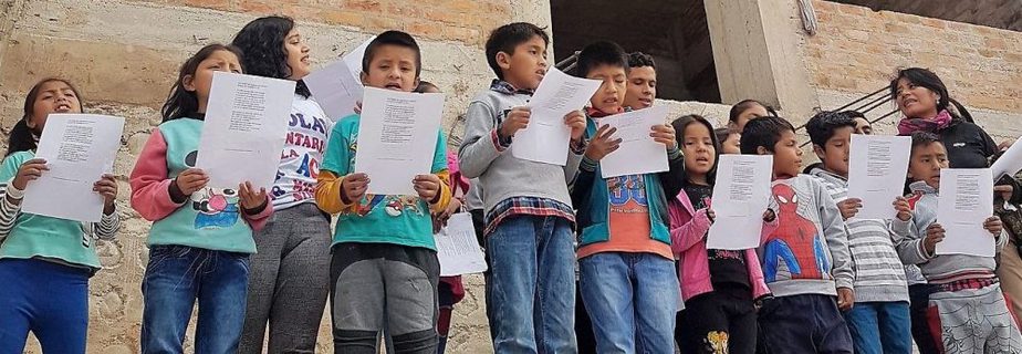 Children singing in Chiclayo